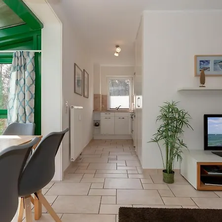 Ostseeallee 32b Ostseeallee 32b 1-1 *