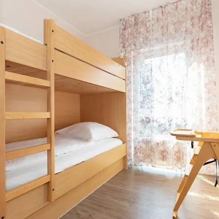 Ostseeallee 32b Ostseeallee 32b 1-1